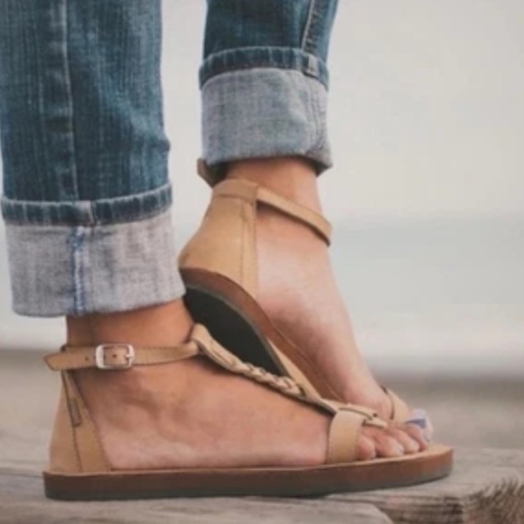 NEW Rainbow T Street Leather T-Strap Sandals Womens Size 11 Beige Tan Brown - Picture 1 of 8